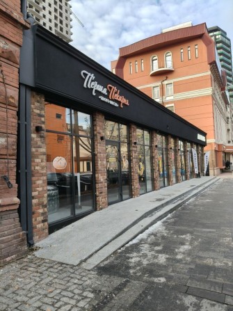 Оренда торгового  приміщення 75 м кВ, червона лінія, центр міста - фото 1