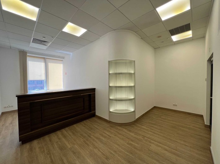 Оренда офісу 536 квм з генератором та теплом на Жилянській - фото 1