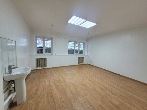 Без комиссии. Метро Голосевская,1 этаж с водой