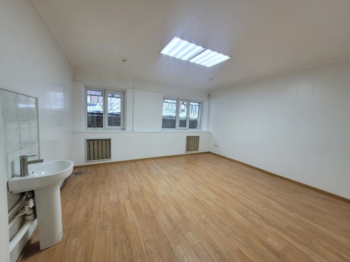 Без комиссии. Метро Голосевская,1 этаж с водой - фото 1