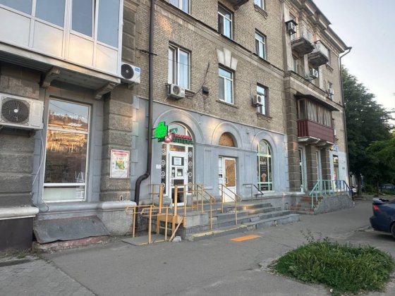 Оренда приміщення магазину Робоча