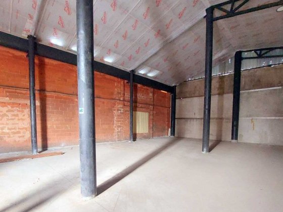 Сдам капитальный склад 300м2.Ровный пол.Тихий  район.Всегда есть свет. Дніпро