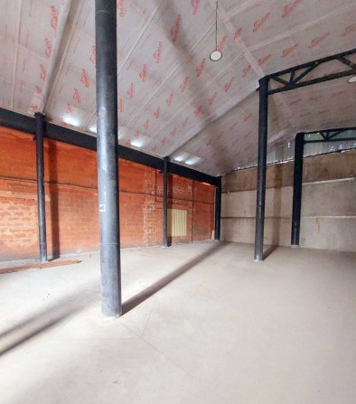 Сдам капитальный склад 300м2.Ровный пол.Тихий  район.Всегда есть свет. - фото 1