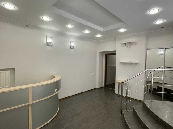 Центр 93м2 окрем.вхід Б.Хмельн. 10, М. Театральна Медзаклад Салон Офіс