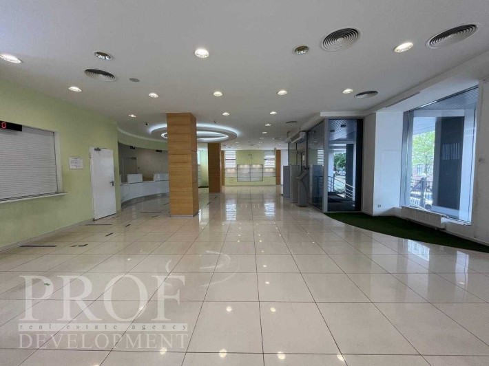 Оренда фасадного приміщення 540 м2  Нижній Вал Поділ 1 поверх - фото 1