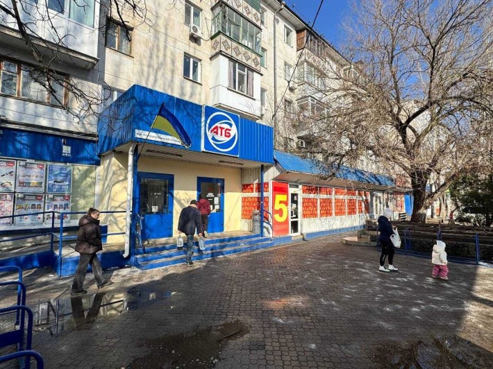 Карпенко/зуп.1 КП біля АТБ магазин 33 кв.м. ТОП місце прохідняк - фото 1