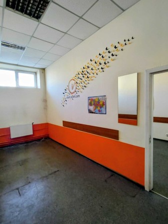 М.Васильківська-1 хвилина! Здам офіс 36м., 2 кабінета. Офісна будівля. - фото 1