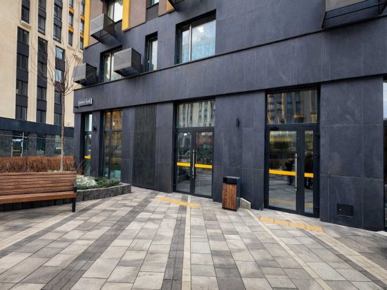 Оренда фасадного приміщення 117м2 ЖК Svitlo Park Столичне шоссе 5А Киев