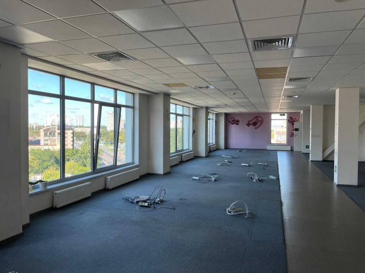 БЕЗ% Оренда офісу в сучасному БЦ (1050 м2) - фото 1