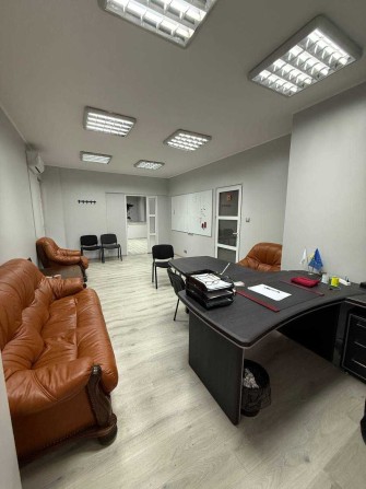 Оренда офісу з балконом біля ТЦ Форум, 121м2 - фото 1