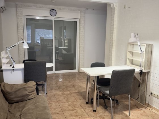 Оренда робочих місць для майстрів манікюру