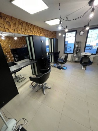 В оренду місце перукаря або колориста - фото 1