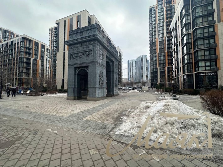 Аренда фасадного помещения в ЖК Французский квартал 2, ул.Маккейна - фото 1