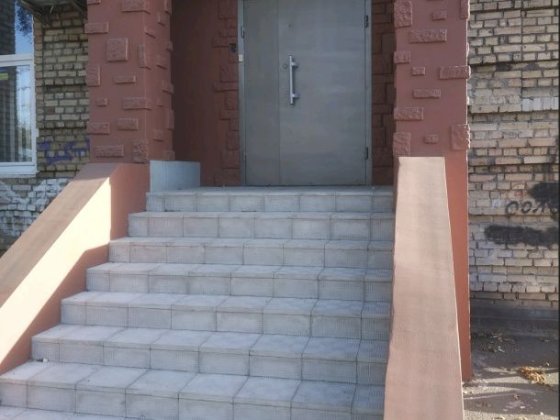 92м2 Окремий вхід з фасаду Метро 500 метрів