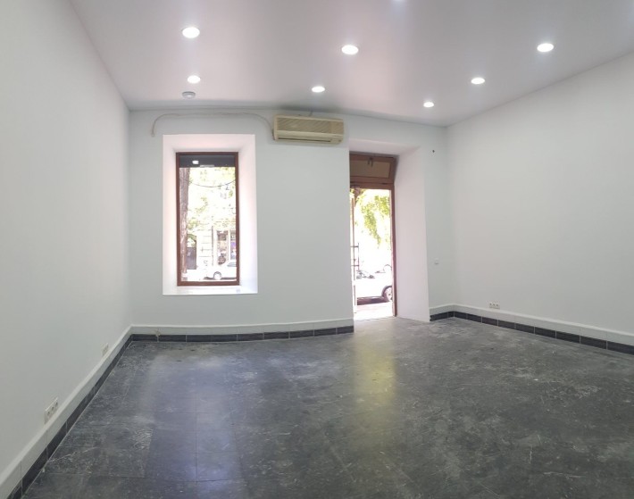 Сдам красивое фасадное помещение в супер проходном месте Одессы! - фото 1