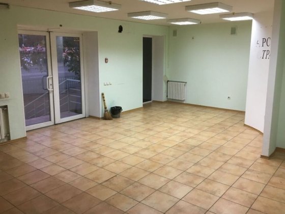 Сдам фасадное торговое помещение 90м2 в конце пр.Слобожанского Дніпро