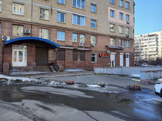 Торгове приміщення 75 м2, фасад, окремий вхід- м. Лівобережна.