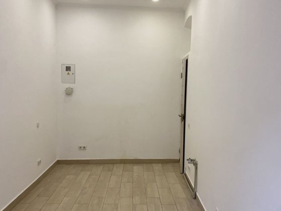 Оренда приміщення 14 кв.м. – м.Львів, вул.Б.Хмельницького,37 Львів