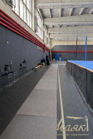 Оренда спортивного комплексу 1000 м²  Видубичі  окрема будівля - фото 1