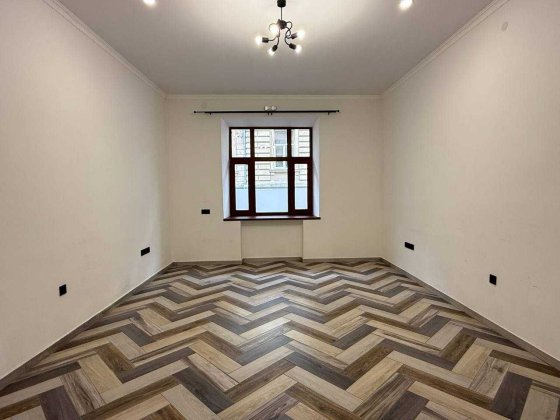 Оренда офісного приміщення в центрі міста Львова вул. Кирила і Мефодія Львов