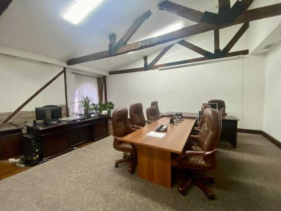 Офис в центре.  С парковкой и генератором.