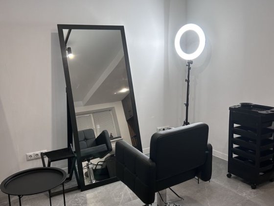 СВЕТ есть,Сдам в аренду кресло парикмахера, место для парикмахера Дафи Дніпро