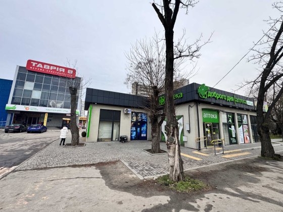 Пр.Героїв України зуп.Магелан 52 кв.м. прохідняк класна локація фасад