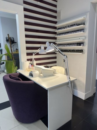 Оренда манікюрного стола - фото 1