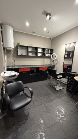 Кабінет перукаря, кератин, ботокс. Світло не вимикають - фото 1