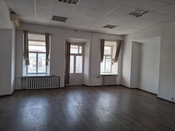 Оренда ком приміщ 2-й п. 40кв м Все вкл Тепло 3 хв "Контрактова площа" Киев