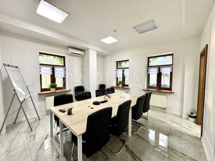 Окрема офісна будівля 755 м² | Центр | Генератор | 7 паркомісць - фото 1