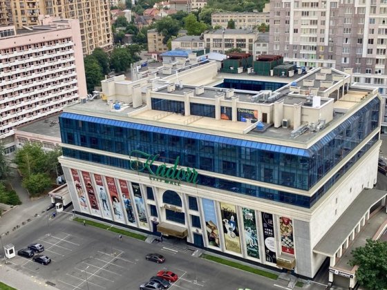 БЕЗ % . 135 м2 возле АМАДОРА в Кадорр Молл на ул. Генуэзская , Аркадия