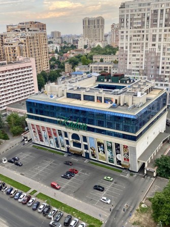 БЕЗ % . 135 м2 возле АМАДОРА в Кадорр Молл на ул. Генуэзская , Аркадия - фото 1