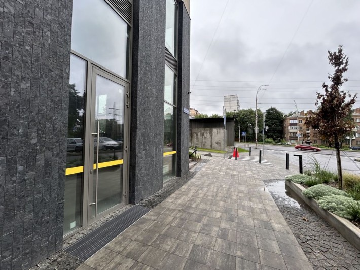 Оренда фасадного приміщення 41,3 м² в ЖК “Будинок на Вавилових” - фото 1