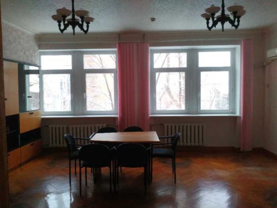 Сдам отдельный этаж под офисы в центре города Дніпро