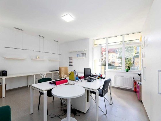 Оренда офісу з гарним ремонтом НОВОБУД є балкон Стрийська Львов