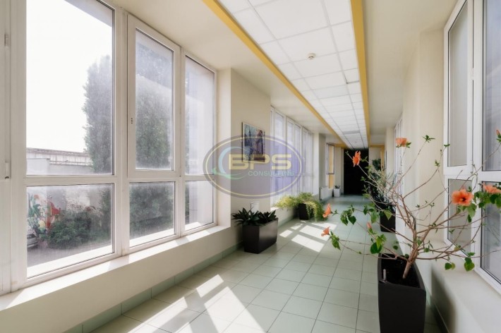 Просторе офісне приміщення - фото 1