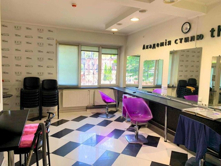 Оренда фасадного приміщення 62 м² під Салон/Офіс — Львів БЕЗ КОМІСІЇ - фото 1