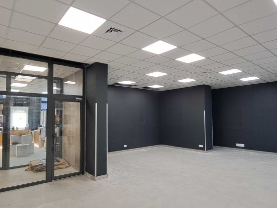 Оренда офіса торгова площа 74м2 перший поверх м.Лівобережна ГЕНЕРАТОР Киев