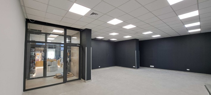 Оренда офіса торгова площа 74м2 перший поверх м.Лівобережна ГЕНЕРАТОР - фото 1