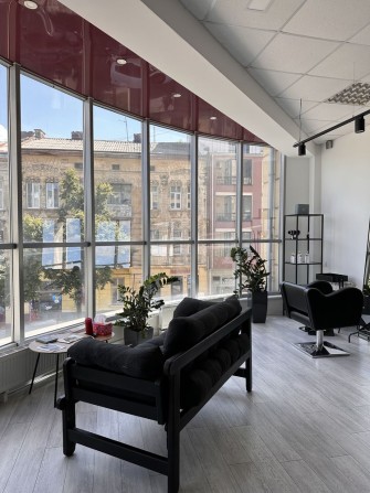 Оренда крісла для перукарів, візажистів та бровистів - фото 1