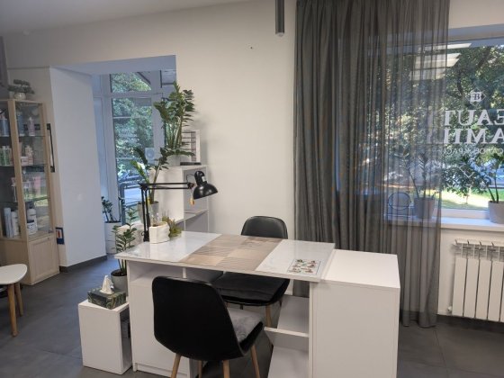 Здам в оренду робоче місце перукаря та майстра манікюру , педикюру Львов