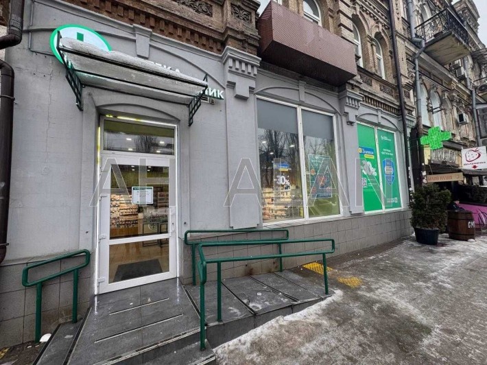 Здам торгове приміщення по Нижній Вал . Поділ - фото 1