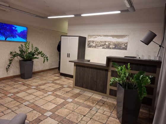 Оренда 220 м кв Без меблів Все вкл Тепло Поділ 3 хв "Контрактова площа Киев