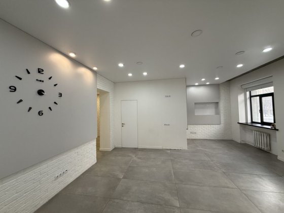 БЕЗ% Оренда приміщення 70 м² з ремонтом! Прохідне місце! Фасад! Метро!