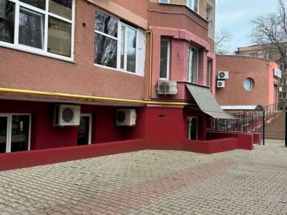 Офис с ремонтом, 240 м, в цокольном этаже  нового дома. Паркоместа. Одеса