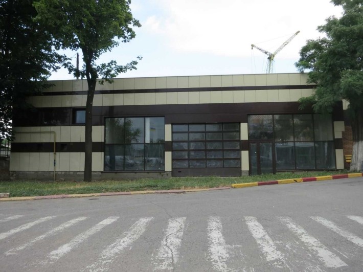 Здам 300 м. фасад під магазін, салон,шоурум! - фото 1