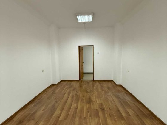 Оренда офісу франківський район вул Сахарова  різні площі є генератор Львов