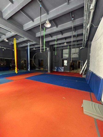 Оренда комерційного приміщення з Ремонтом Героїв УПА просторе - фото 1