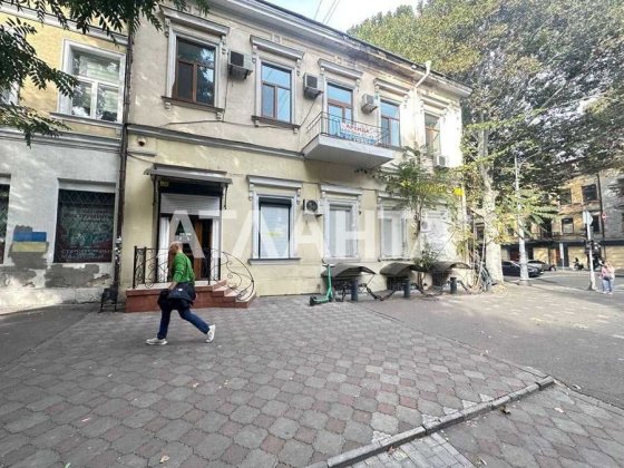 Аренда фасадного помещения в центре города . код 388567 Одеса